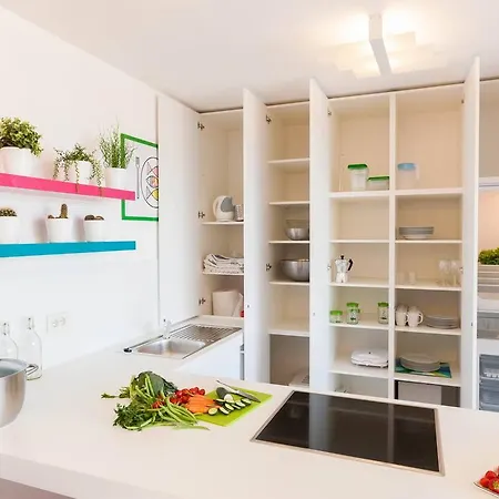 アパート White Towers Residences *