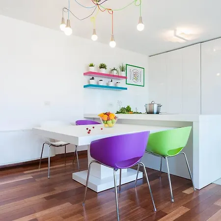 アパート White Towers Residences *