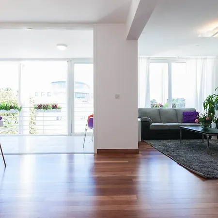 アパート White Towers Residences *